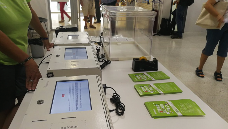 La Càtedra Govern Obert impulsa el desenvolupament d’un sistema presencial de votació electrònica 