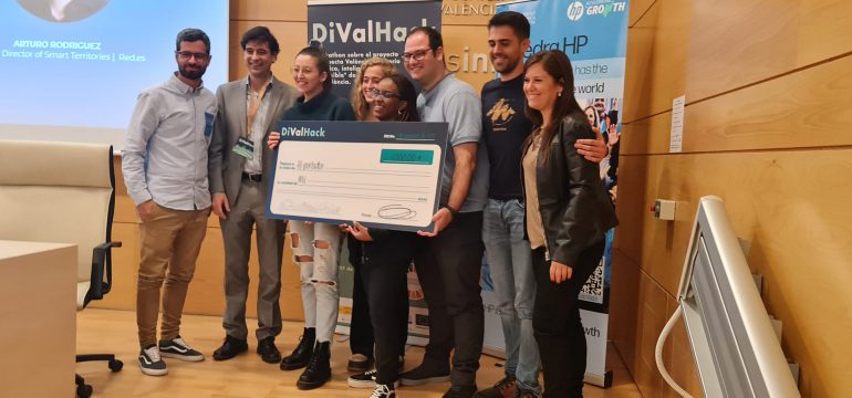 Tourdog-SDG Valencia obtiene el primer premio en el hackthon Divalhack