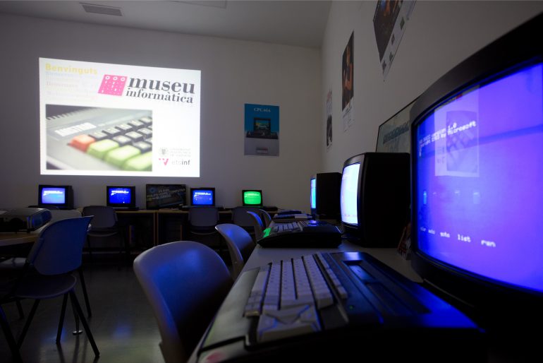 Hacemos un recorrido por el Museo de Informática de la ETSINF UPV